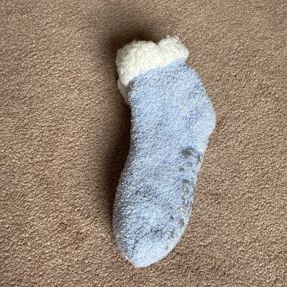 Muk Luks cabin slipper socks - Picture 3 of 6